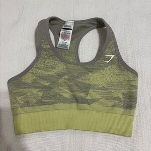 Gymshark Adapt Camo Seamless Sports Bra in the color Savanna/Griffin Green xs